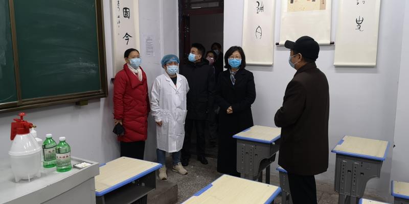 毛杰一行实地查看开封市第二十五中学隔离观察室.jpg